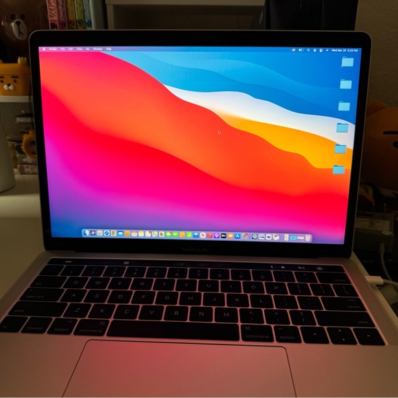 Apple MacBook Pro 13 Inch 256GB (2016) with Touchbar and Touch ID | Like New - Picture 11 of 13